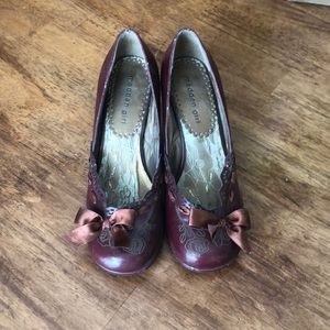 Woman’s Madden Girl burgundy heels 6.5 EUC!!